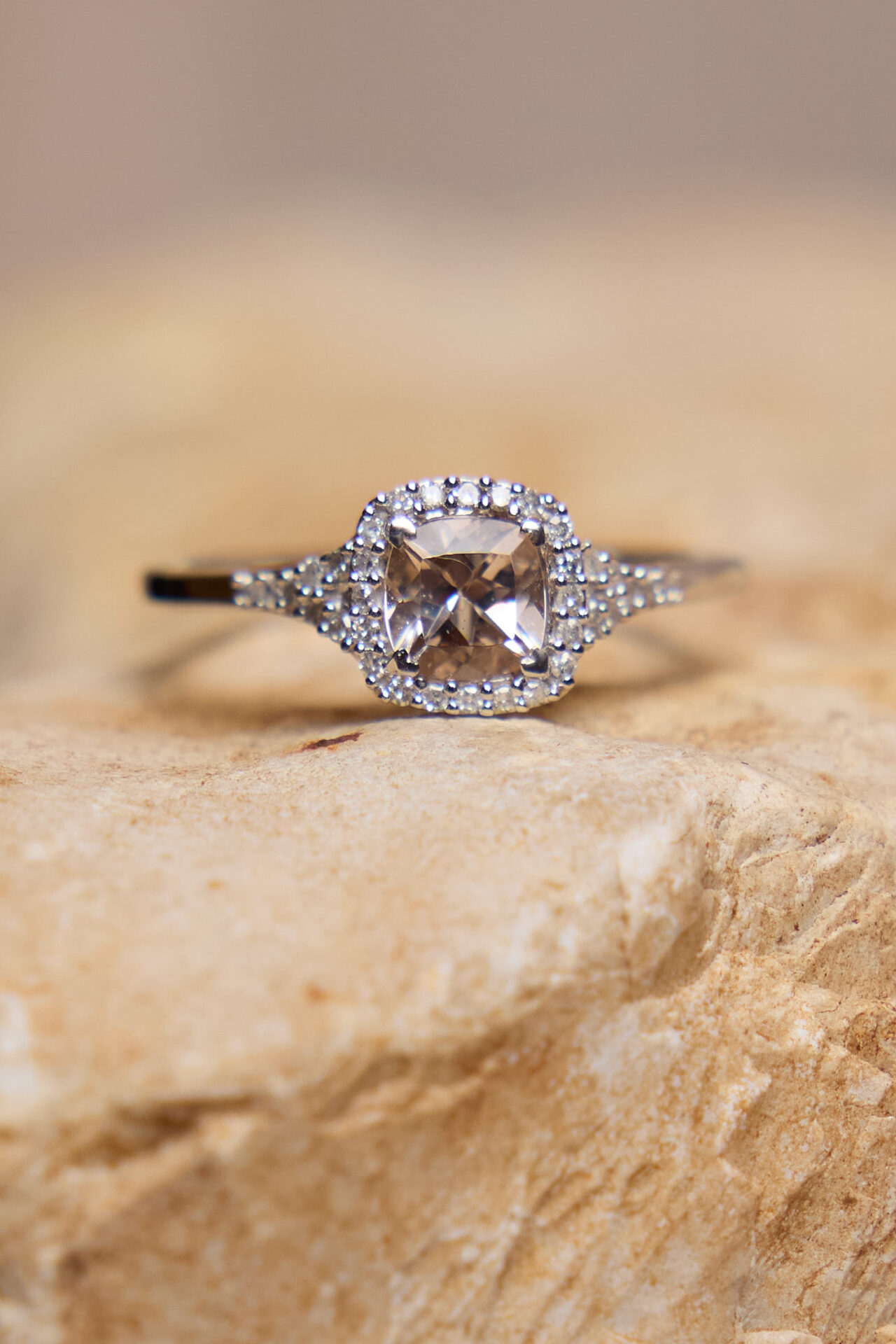 טבעת וינטג׳ זהב לבן מורגנייט ויהלומים