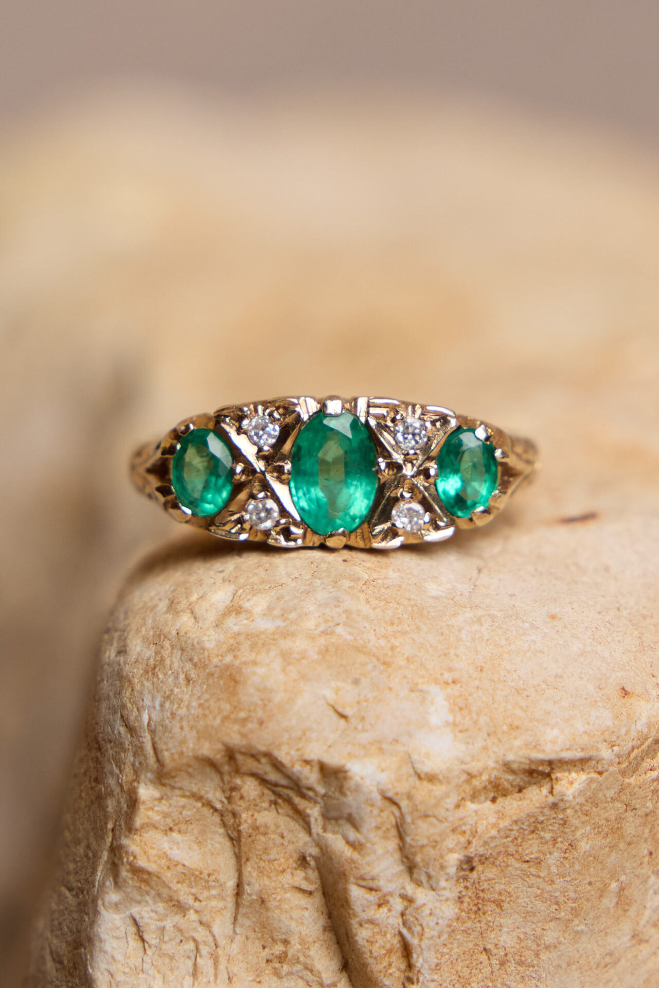 טבעת אמרלד זהב וינטאג׳