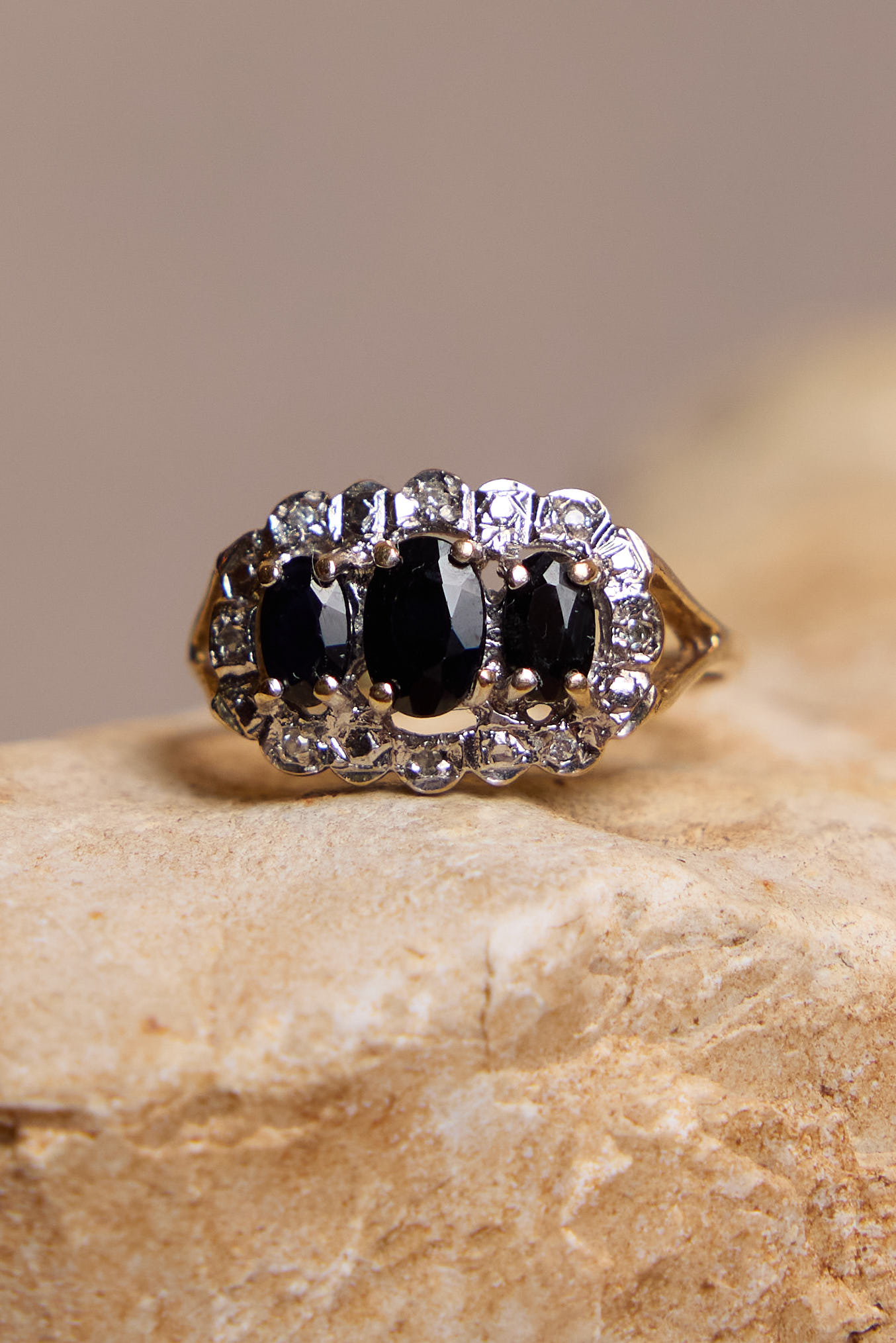 טבעת ספירים יהלומים זהב וינטג׳ עתיקא