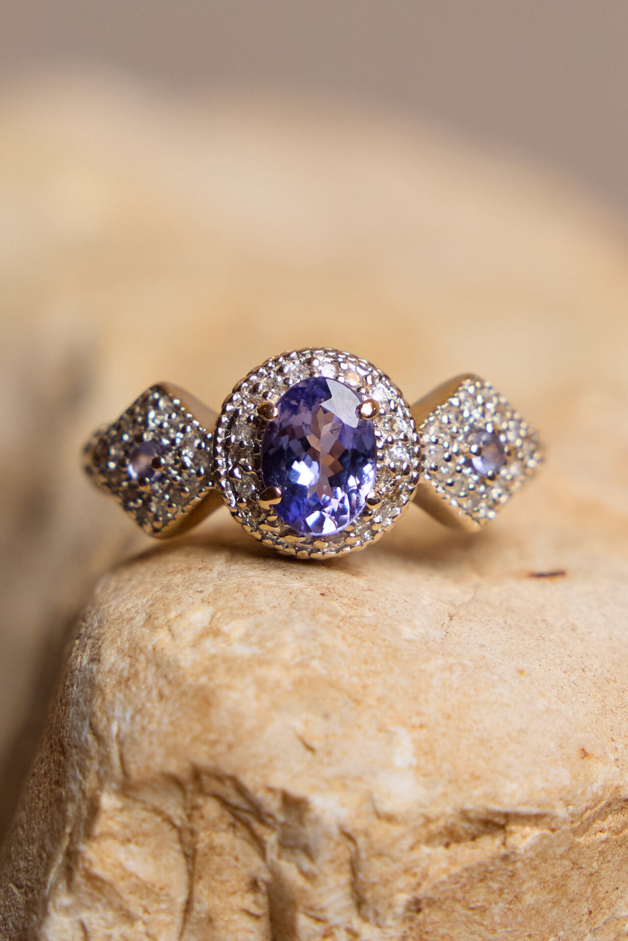 טבעת וינטאג׳ זהב יהלומים וטנזנייט