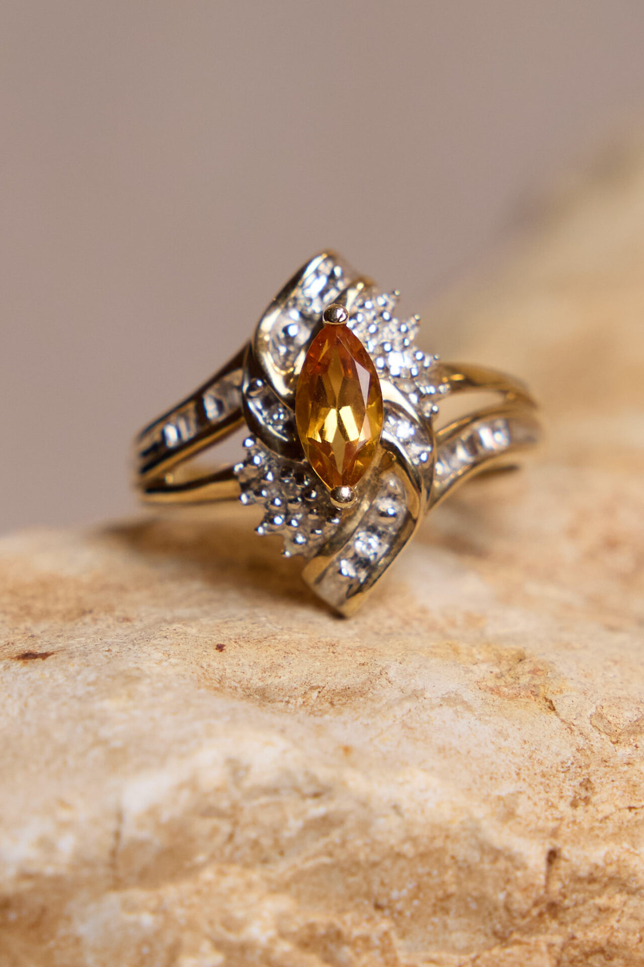 טבעת סיטרין יהלומים וינטאג׳ . עתיקא