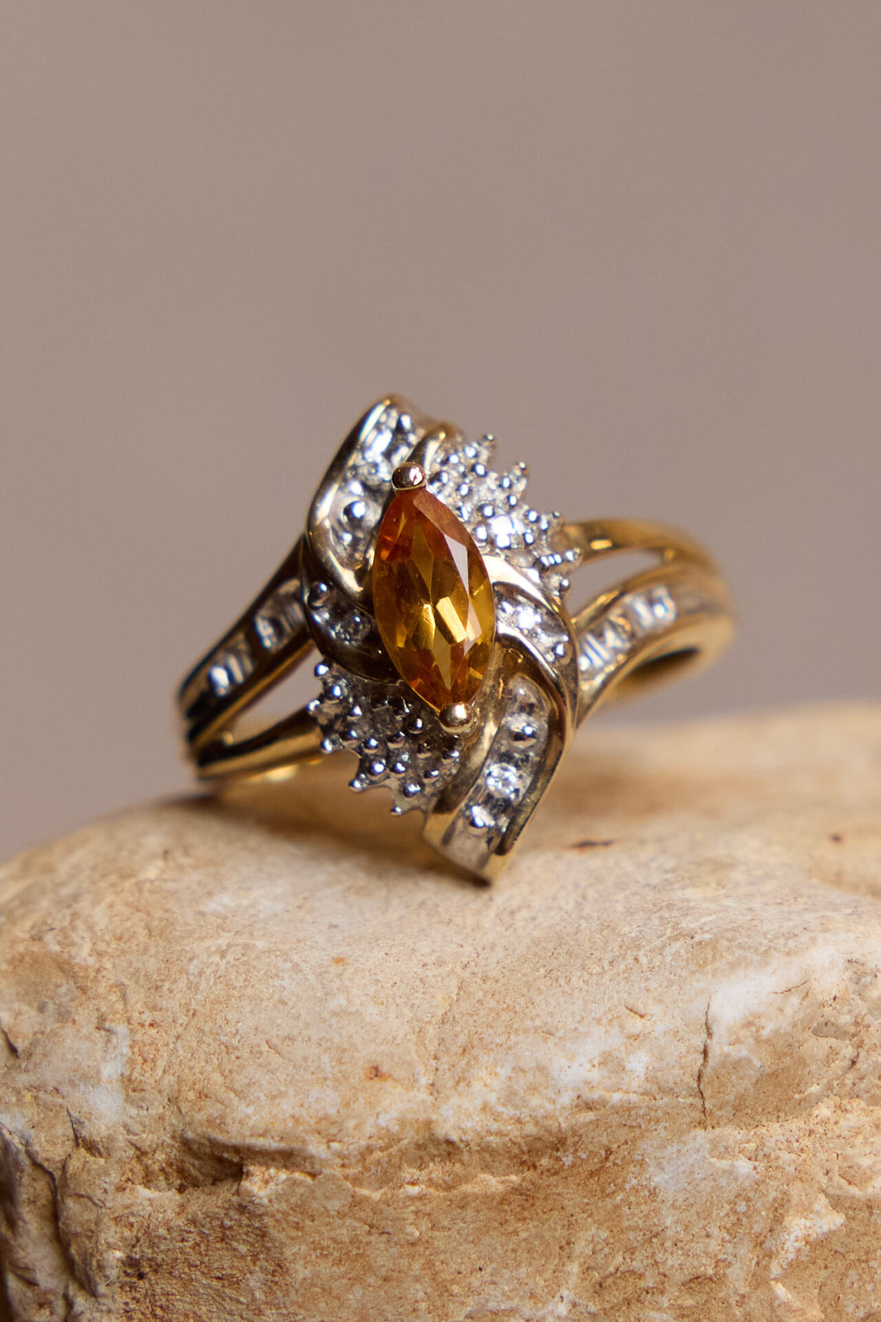 טבעת סיטרין יהלומים וינטאג׳ . עתיקא