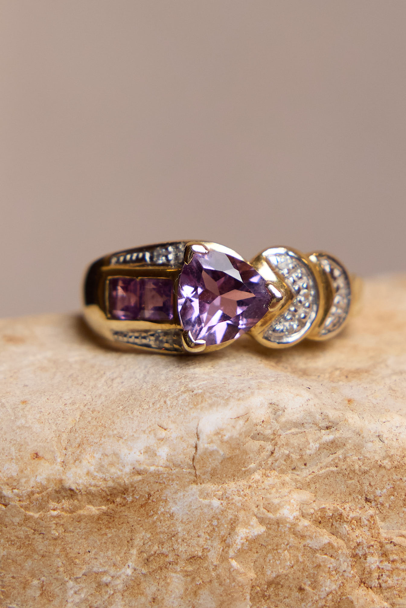 טבעת זהב וינטאג׳ זהב יהלומים ואמטיסט