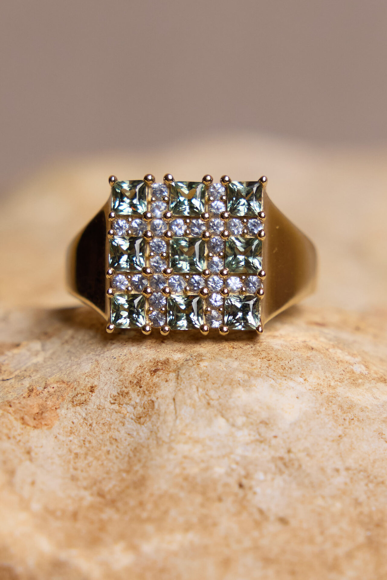 טבעת וינטאג׳ זהב ספירים עתיקא פמוטים