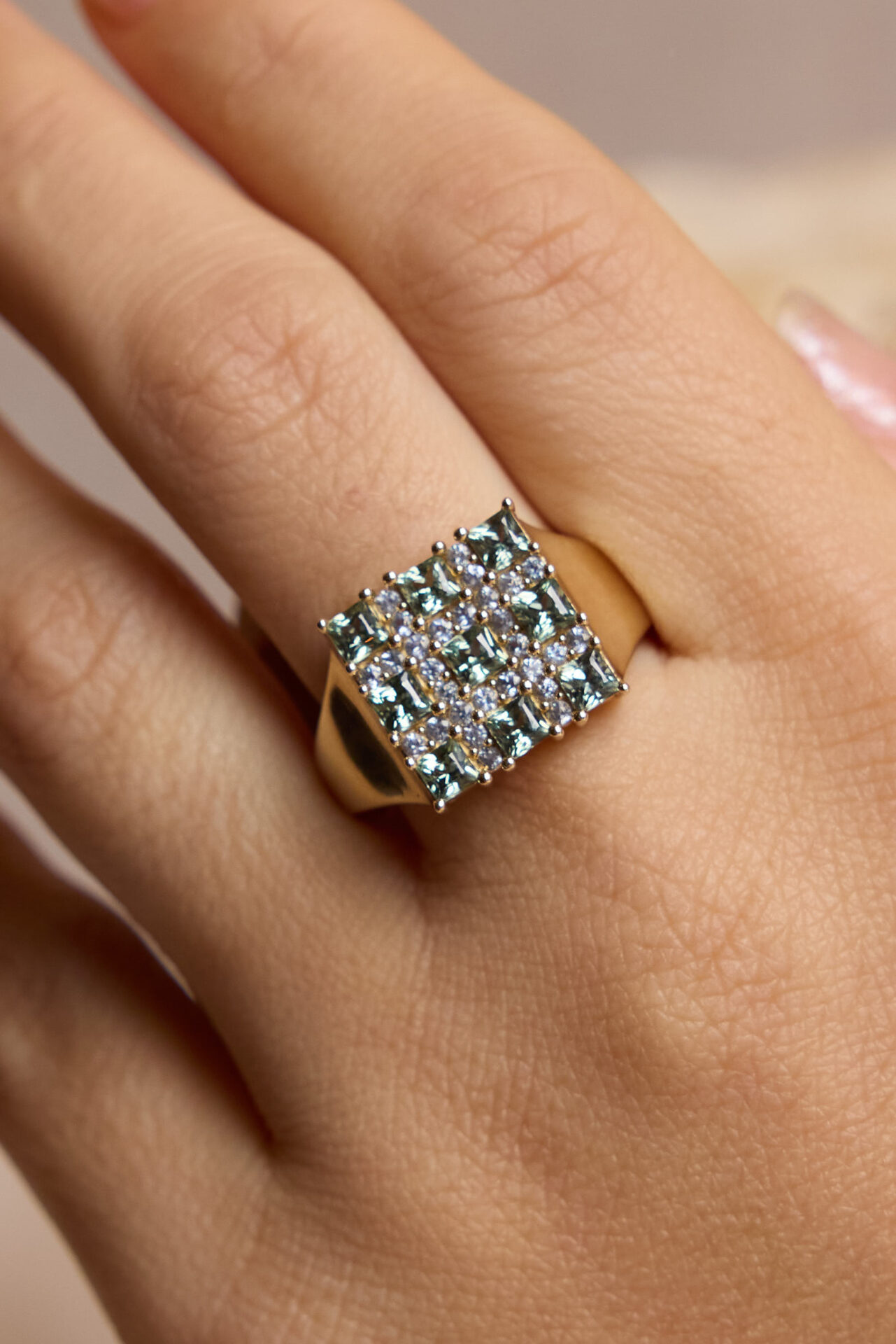 טבעת וינטג׳ זהב וספירים עתיקא פמוטים