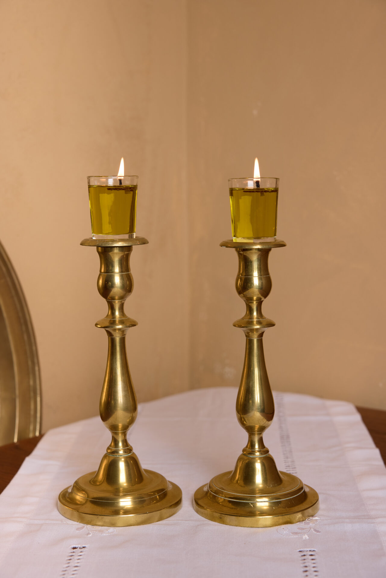 פמוטי נחושת עתיקים. עתיקא פמוטים. פמוטים לשבת.