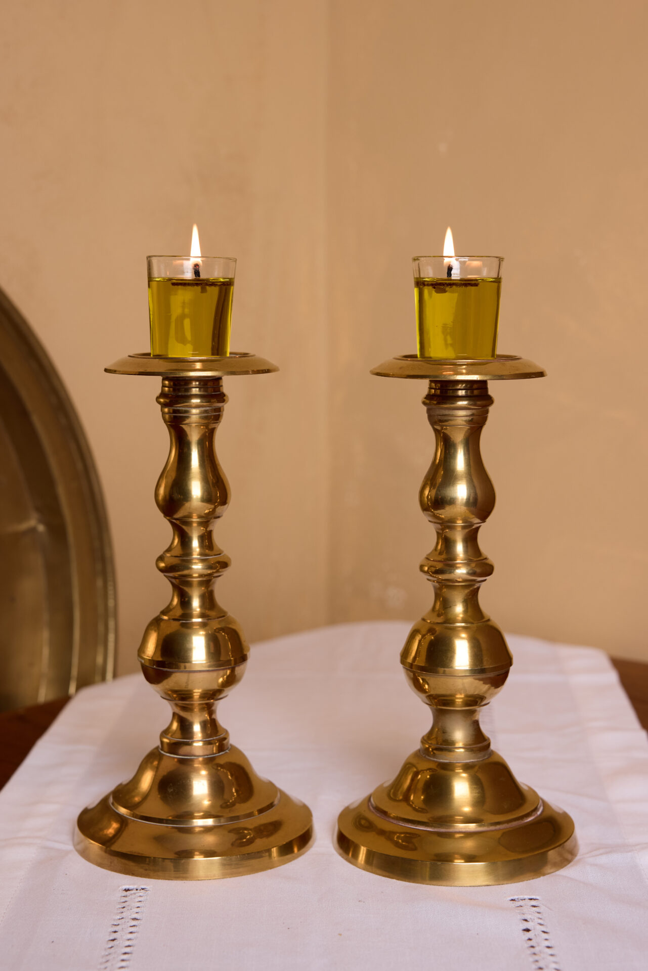 פמוטי נחושת עתיקים. עתיקא פמוטים לשבת.