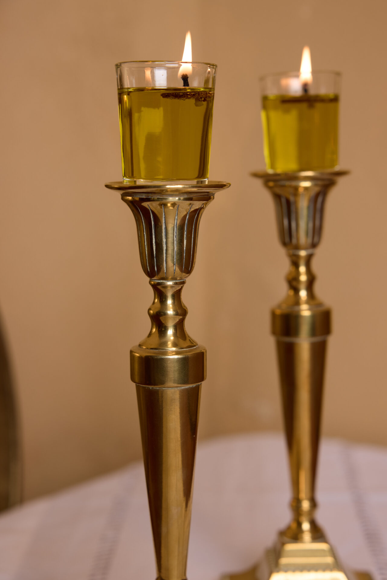 פמוטי נחושת עתיקים לשבת. עתיקא פמוטים