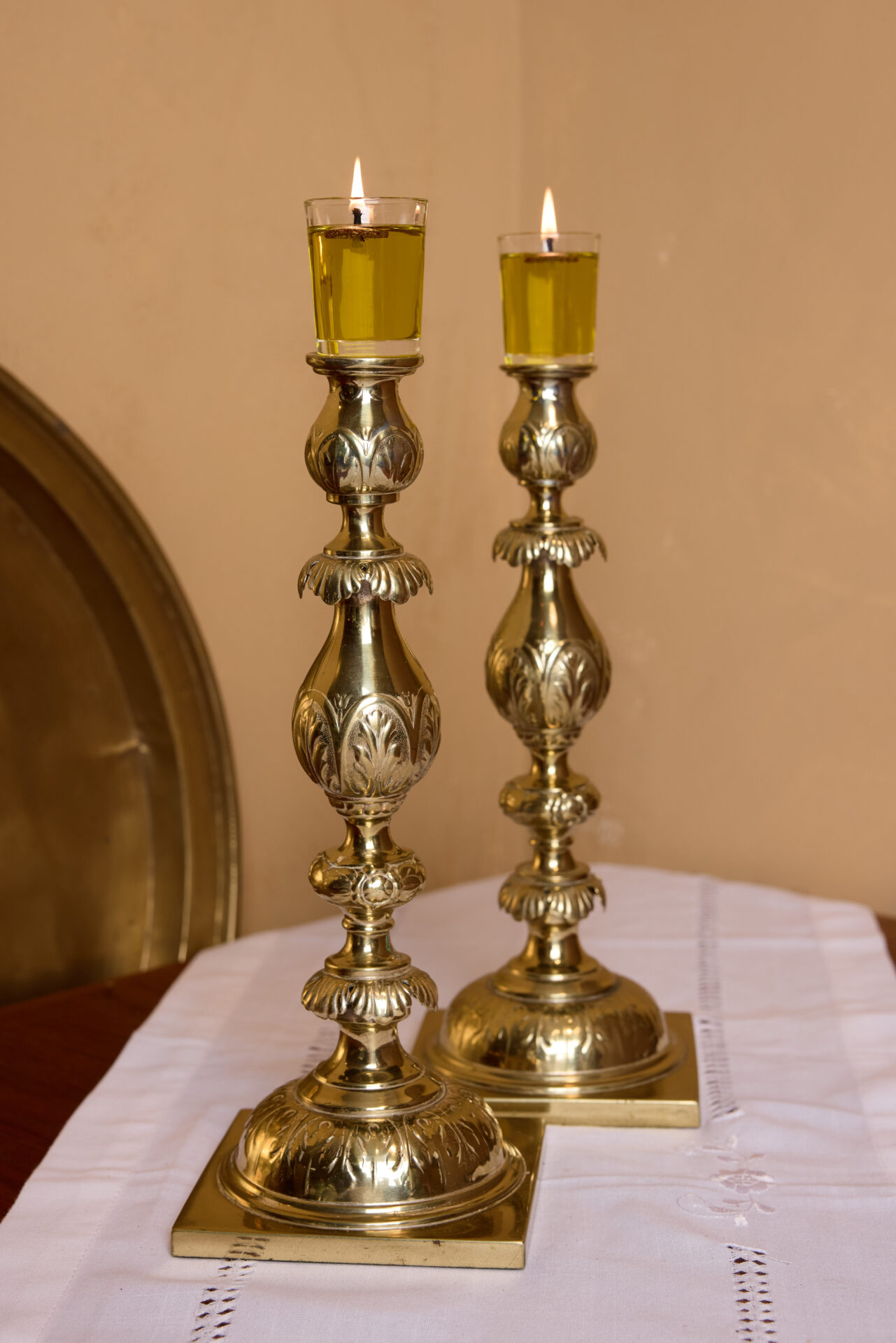 פמוטי נחושת עתיקים לשבת. עתיקא פמוטים