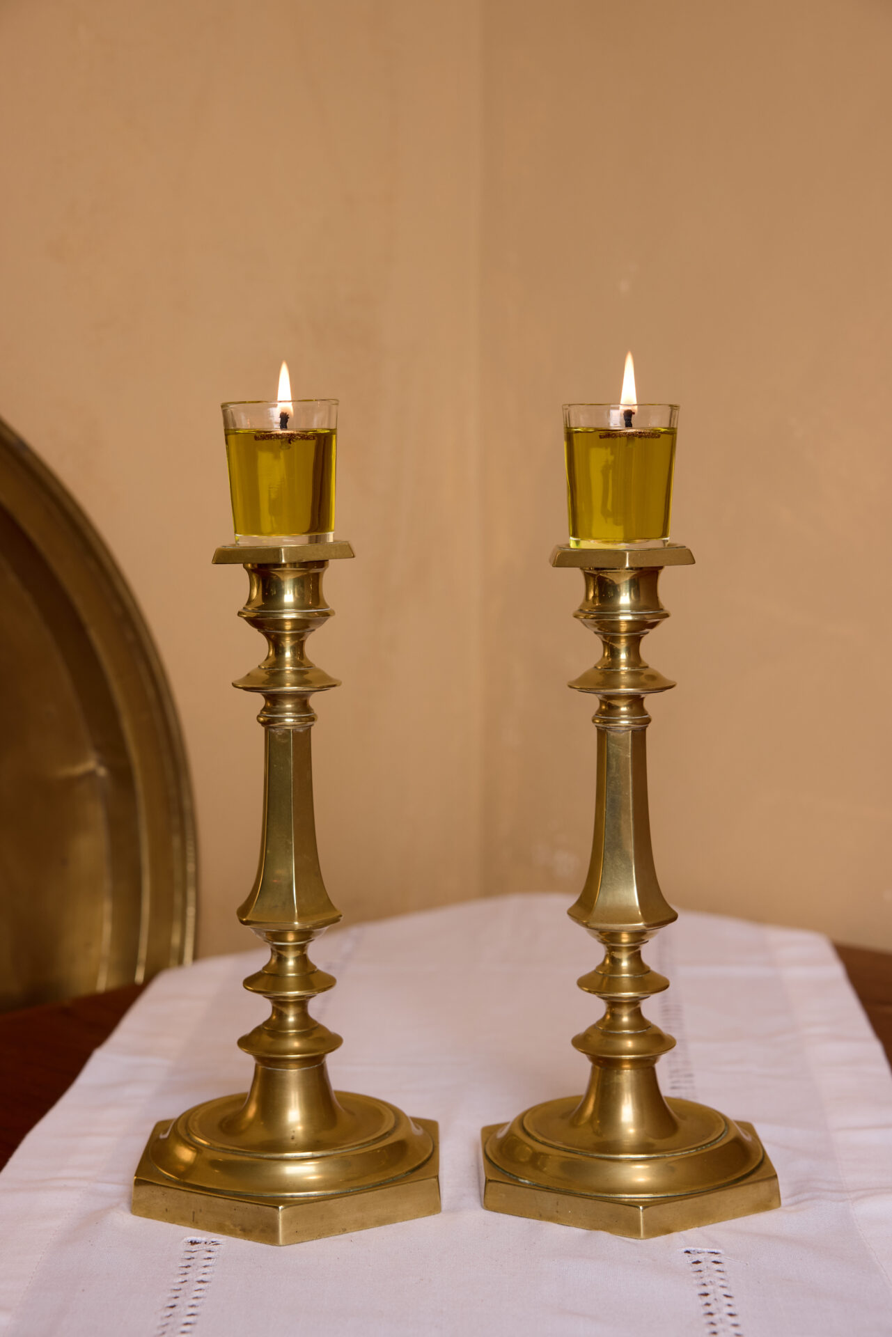 עתיקא פמוטים. פמוטי נחושת עתיקים לשבת