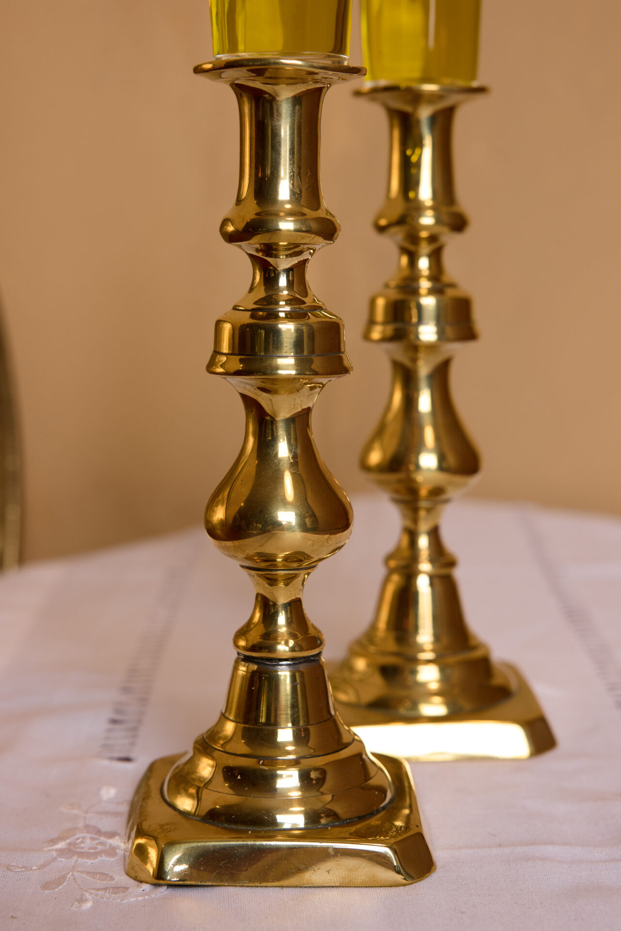 פמוטי נחושת עתיקים. עתיקא פמוטים לשבת.