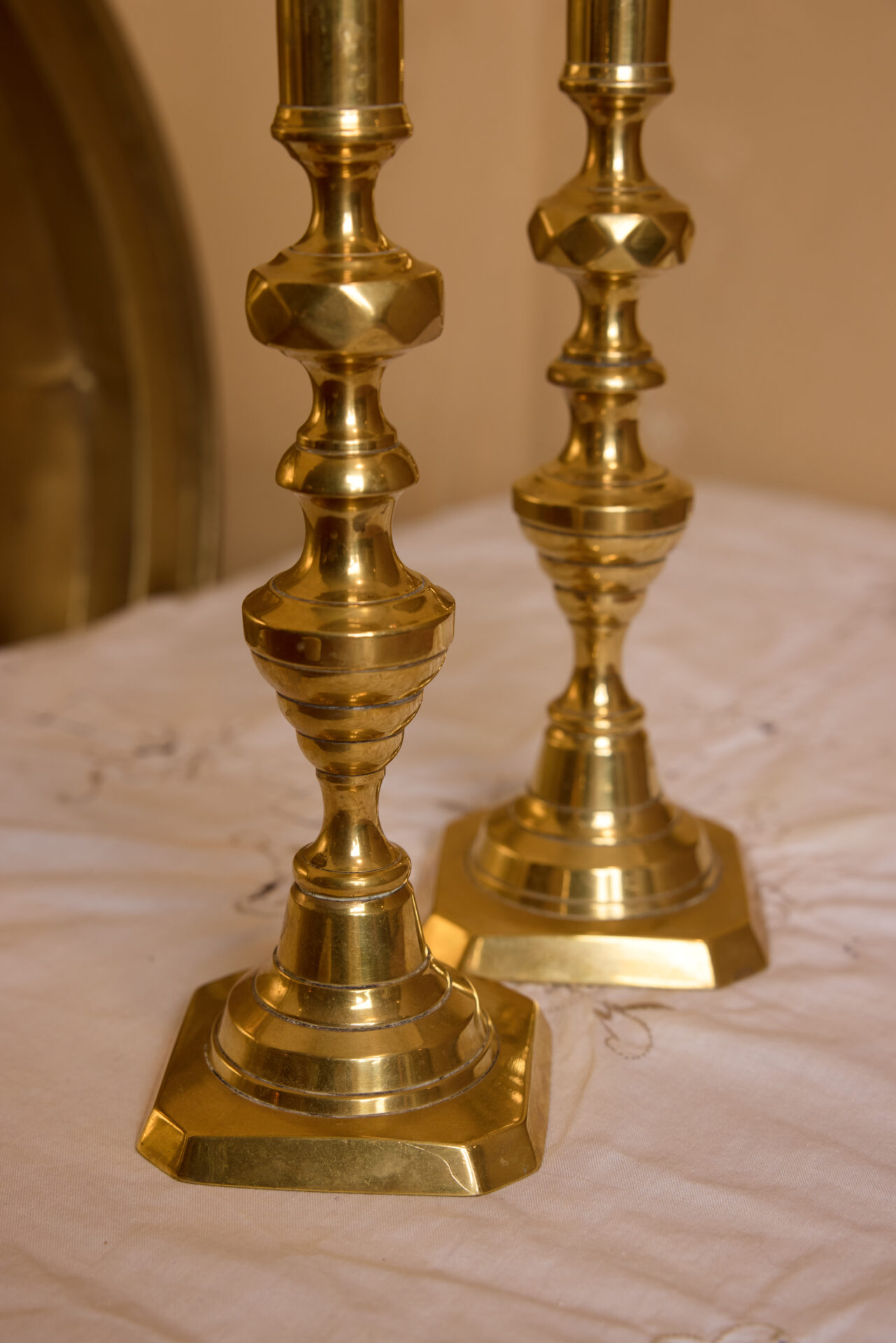 פמוטי נחושת עתיקים. עתיקא פמוטים לשבת