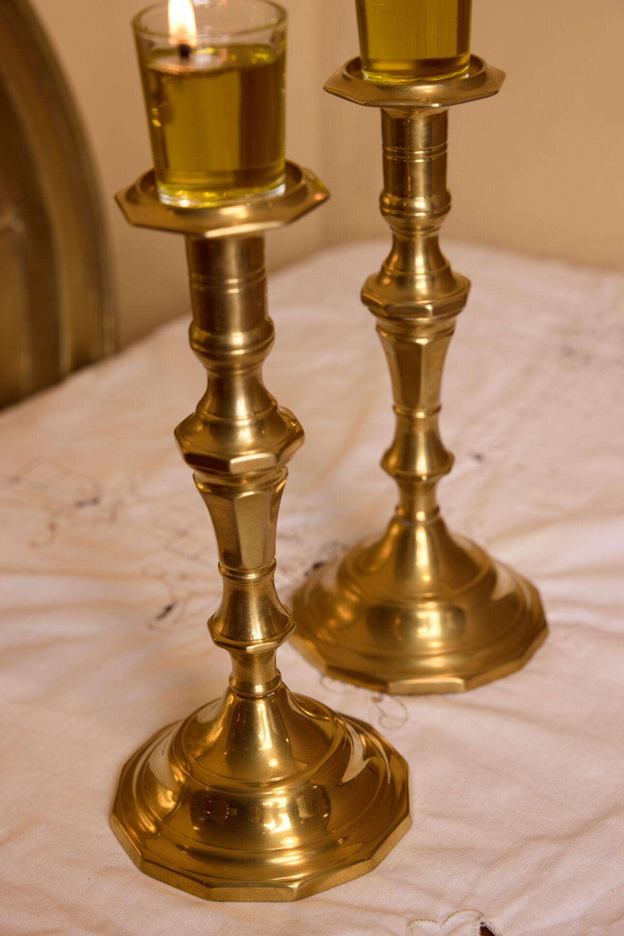 פמוטי נחושת עתיקים. עתיקא פמוטים לשבת.