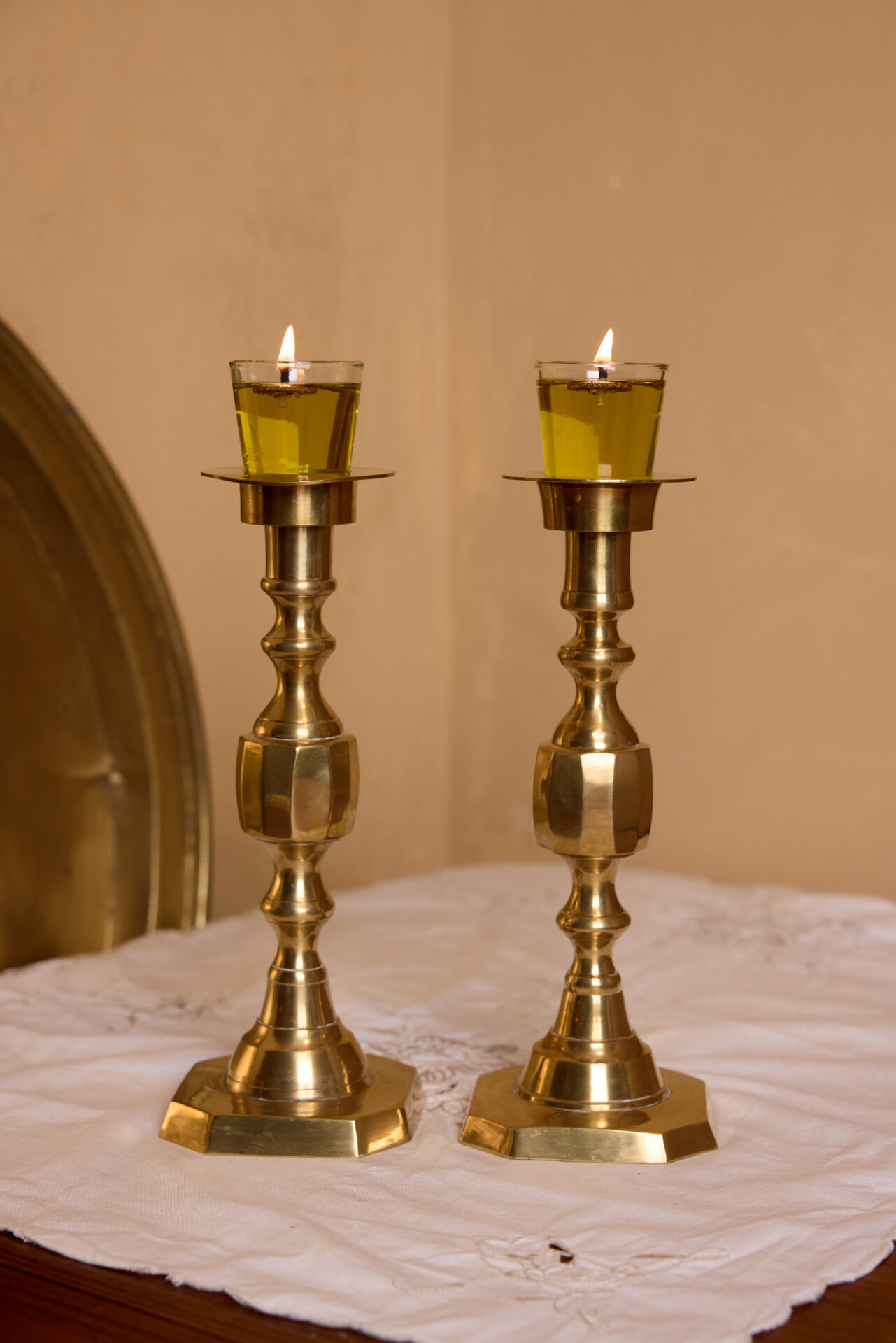 עתיקא פמוטים. פמוטי נחושת עתיקים לשבת