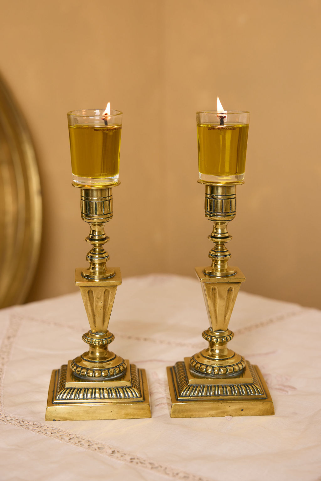 פמוטי נחושת עתיקים לשבת. פמוטים לשבת. עתיקא פמוטים.