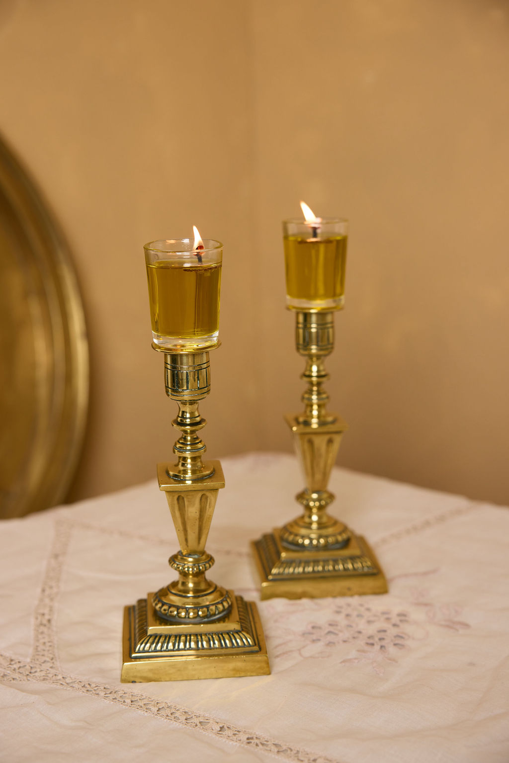 פמוטי נחושת עתיקים לשבת. פמוטים לשבת. עתיקא פמוטים.