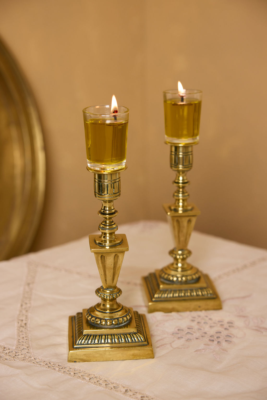 פמוטי נחושת עתיקים לשבת. פמוטים לשבת. עתיקא פמוטים.